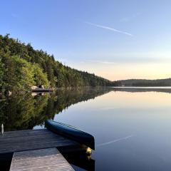 Cozy Lakeside Suite outside Halifax