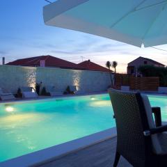 Antonija Apartments with Pool