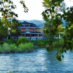 Goldsmith's River Front Inn