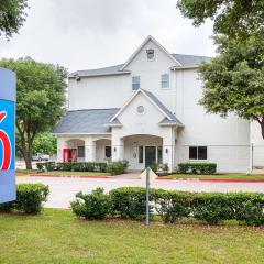 Motel 6-Grand Prairie, TX - Near Six Flags Drive