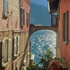 Casa di Mezzo "Historic centre of VARENNA" Lake Como