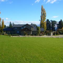 Golfcourse Road Chalets and Lodge