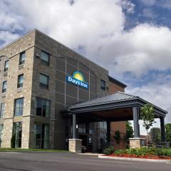 Days Inn by Wyndham Levis