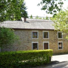 Delightful Holiday Home with Meadow View