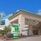 Holiday Inn Niagara Falls-By the Falls, an IHG Hotel