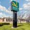 Quality Inn & Suites 5585 Ambler Drive Mississauga Ontario