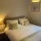 Number 10 Serviced Apartment - Chapel