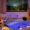 Luxury Panoramic Pyramids & Jacuzzi Inn