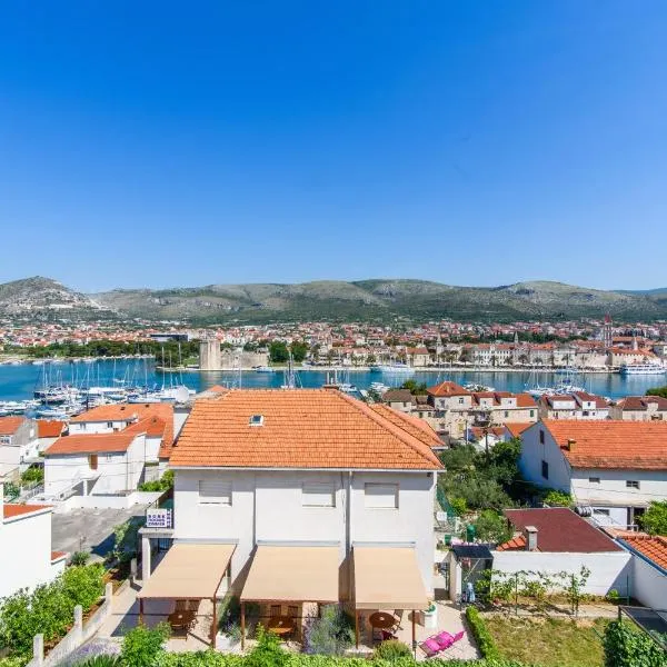 Rooms Carija, hotel di Trogir