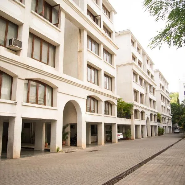 Hermitage Suites Koregaon Park Garden & Terrace Room, hotel em Pune