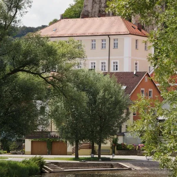 Schloss Raitenbuch, готель у місті Кальмюнц