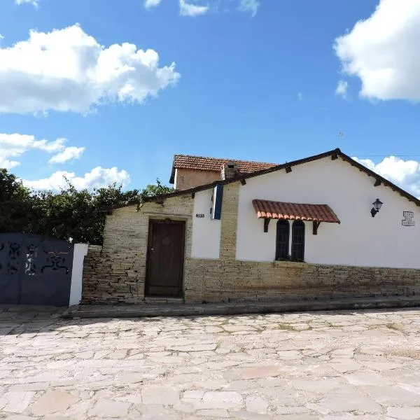 Pousada Casa da Serra، فندق في São Tomé das Letras (Minas Gerais)