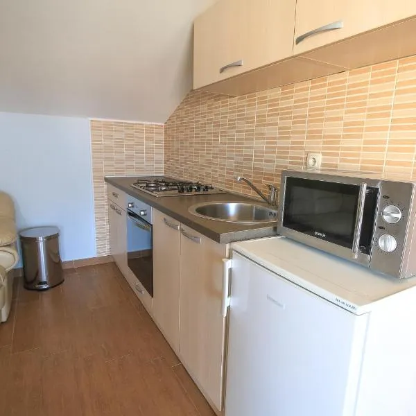 Apartment Ana، فندق في فوديس