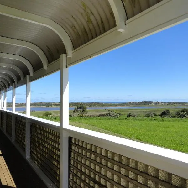 High View Family Cottages, хотел в Уорнъмбул