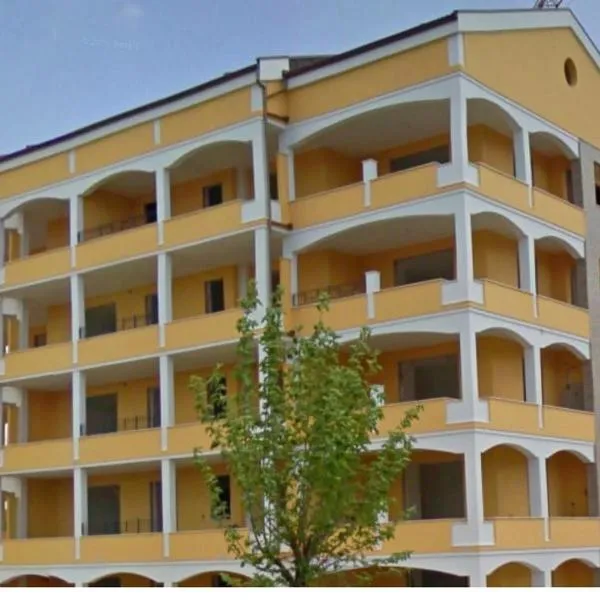 Regina Apartments, хотел в Порто Конте