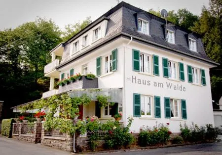 Pension "Haus am Walde" Brodenbach, Mosel, hotel di Koblenz