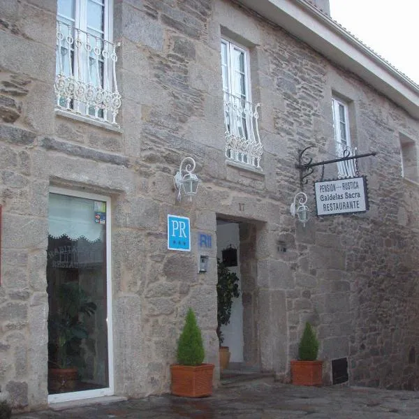 HOSTAL rustico 3 estrellas- Caldelas Sacra, hótel í Monforte de Lemos