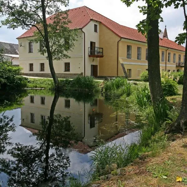 Zámek Jindřichovice, hotel a Klatovy