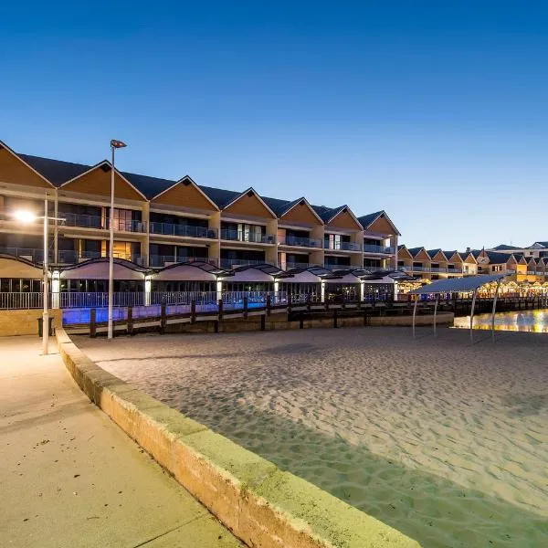 Dolphin Quay Apartments, hotel di Mandurah