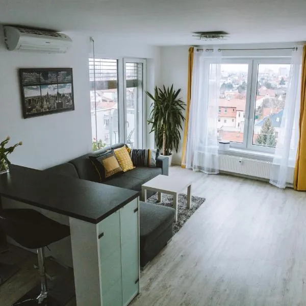 Design apartment, the city centre close to the health spa, hotel in Piešťany