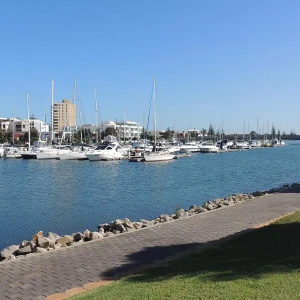 Glenelg - Marina Retreat, hotel sa Glenelg