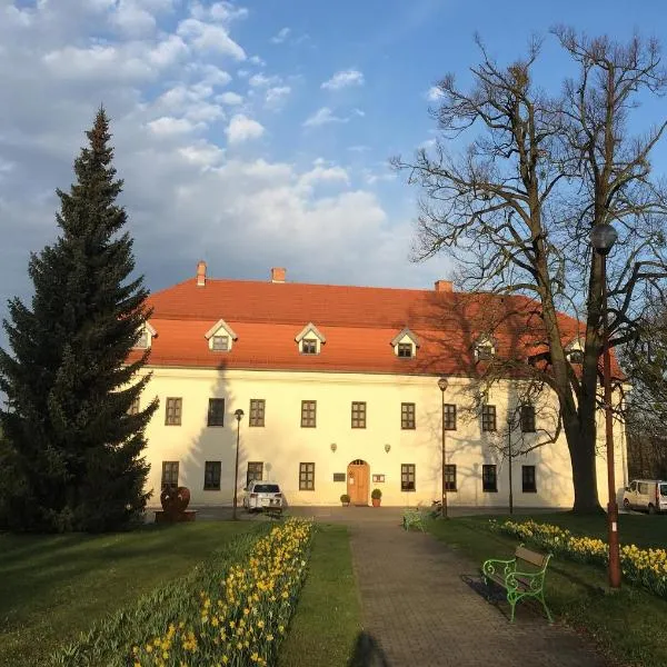 Zámek Havířov, hotel i Havířov