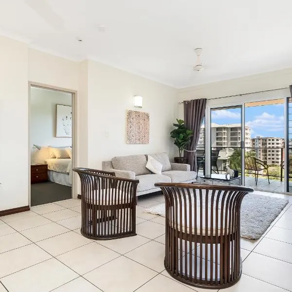 Huge CBD Top Floor Apartment with Breath Taking Views!, hótel í Darwin