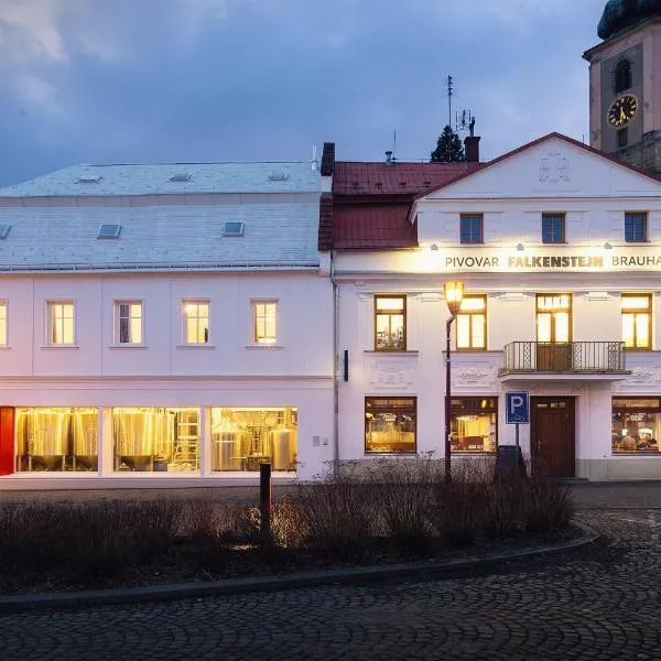 Pivovar Falkenštejn, Hotel in Krásná Lípa