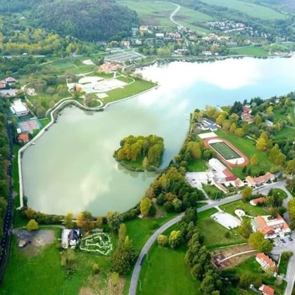 Takács vendégház, хотел в Орфю