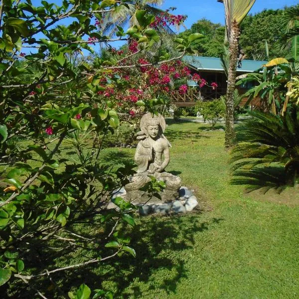 J and H Garden Cabinas, hotel di Bocas Town