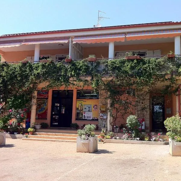 Apartments Spert, Hotel in Umag