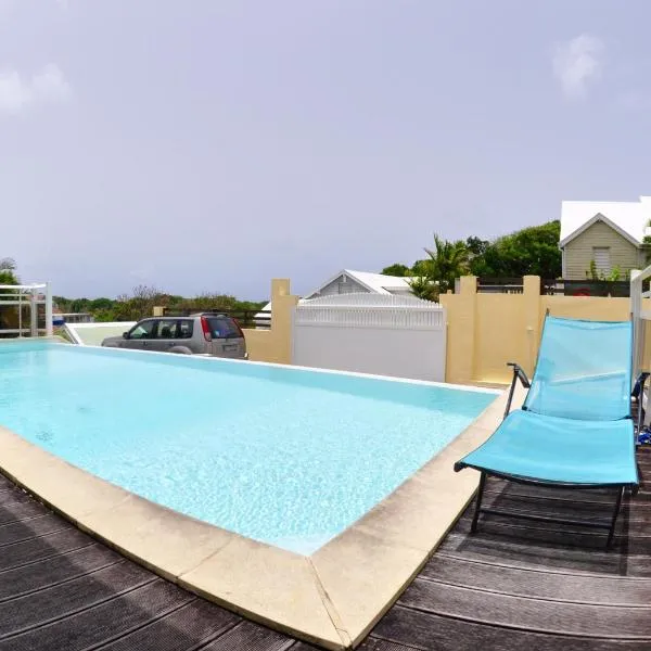 Petit havre de paix - Piscine et plage à pied, hotell i Le Gosier