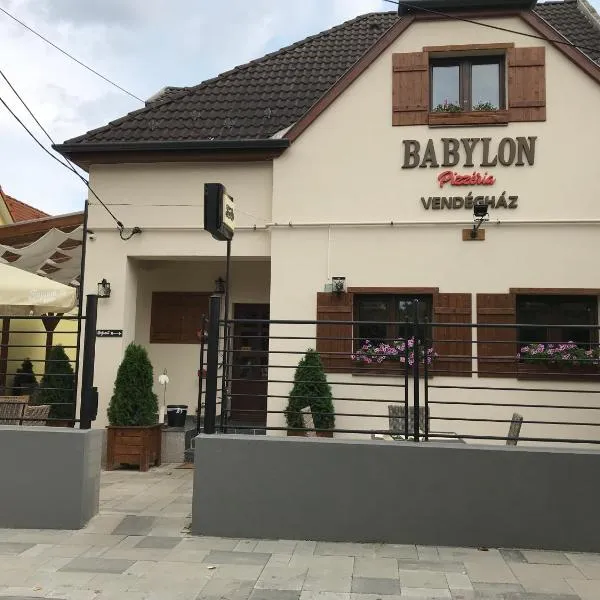 Babylon Pizzéria Vendégház, hotel en Miskolc