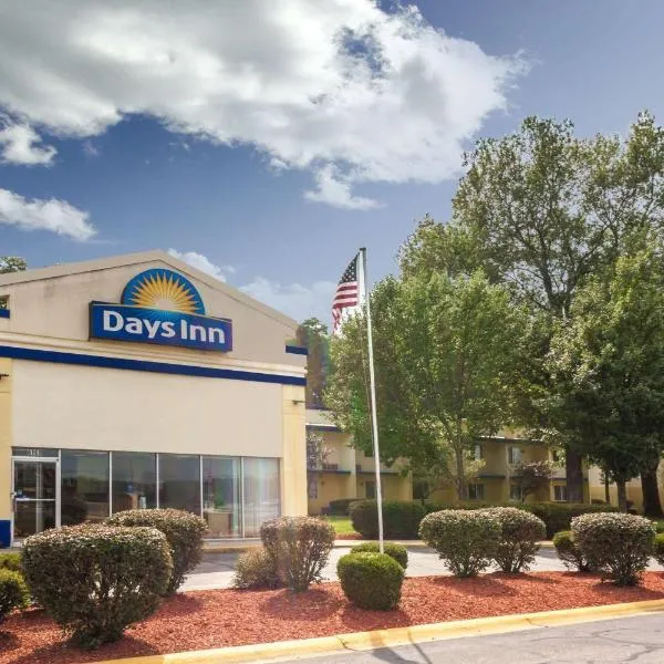 Days Inn by Wyndham Portage, hotel in Valparaiso