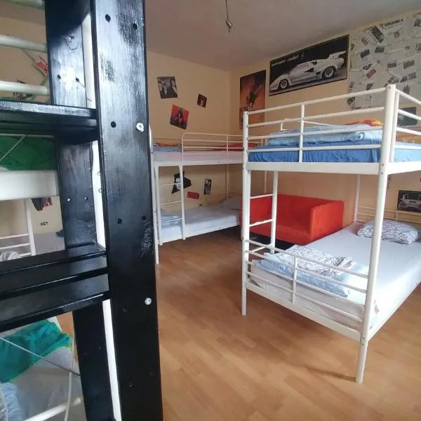 Ruta 80 Hostel – hotel w mieście Brno