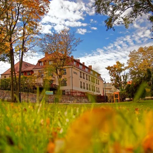 Hotel i Restauracja "Pod Orłem", hôtel à Ostrzyce