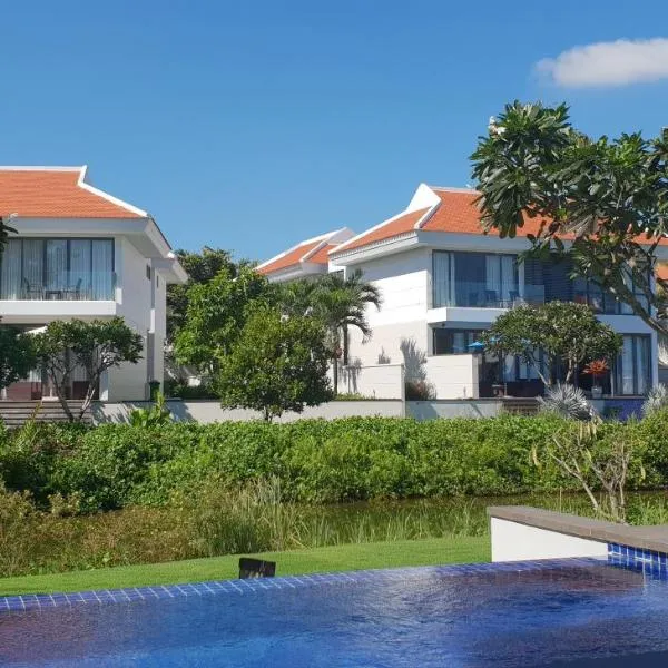 Emblem Sea 4 Bedroom Villas, hotel u gradu Da Nang