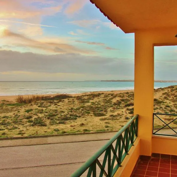 Supertubos Beach Hostel, hotel en Peniche