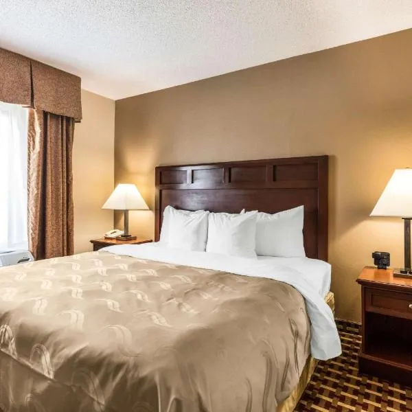 Quality Suites Paducah I-24، فندق في بادوكا