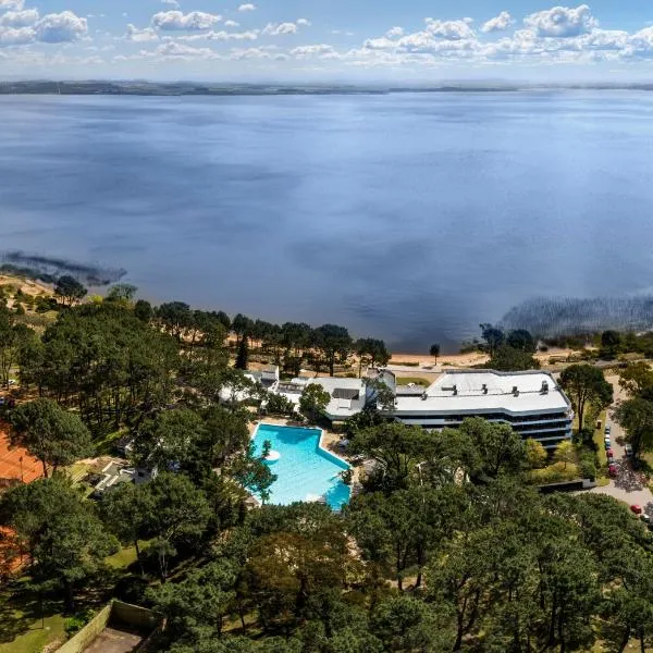 Hotel del Lago Golf & Art Resort, hótel í Punta del Este