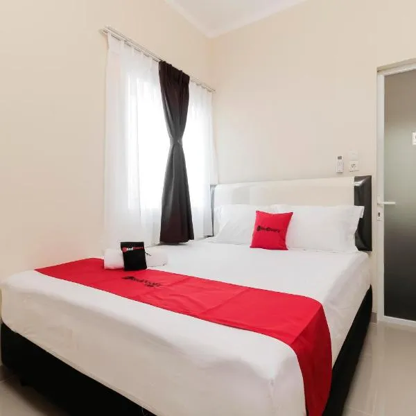 RedDoorz near Soekarno Hatta Airport, hotel u gradu 'Tangerang'