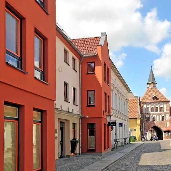 Ferienhaus - Am Kütertor - alle Apartments mit Terrasse oder Balkon - Preis inclusive 5 Prozent Bettensteuer, hotel di Stralsund