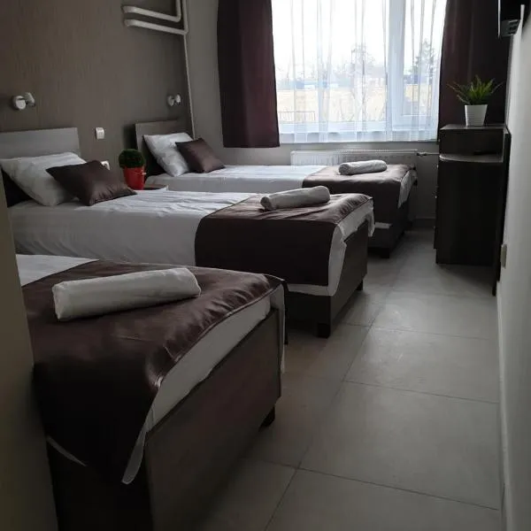 Familia Panzió & Apartmanház Győr, hotel u gradu Đer