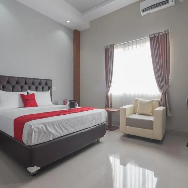 RedDoorz near Islamic Center Samarinda، فندق في ساماريندا