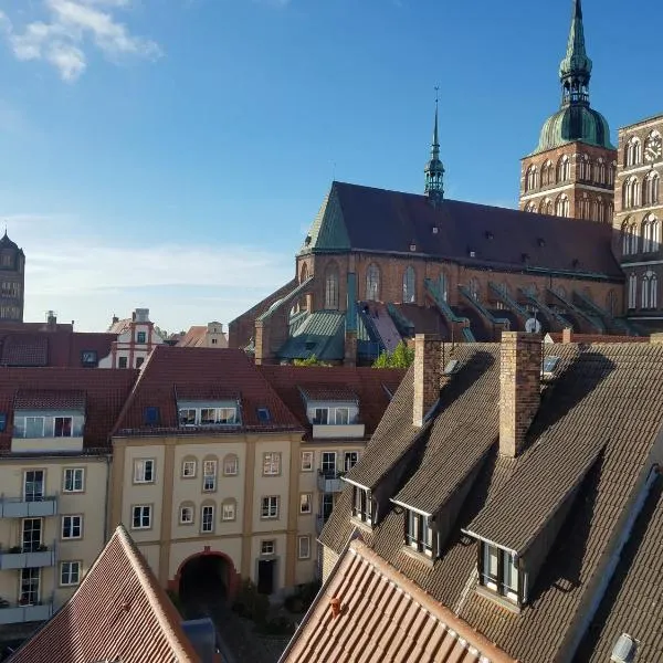 Rooftop Chalet, hotel di Stralsund