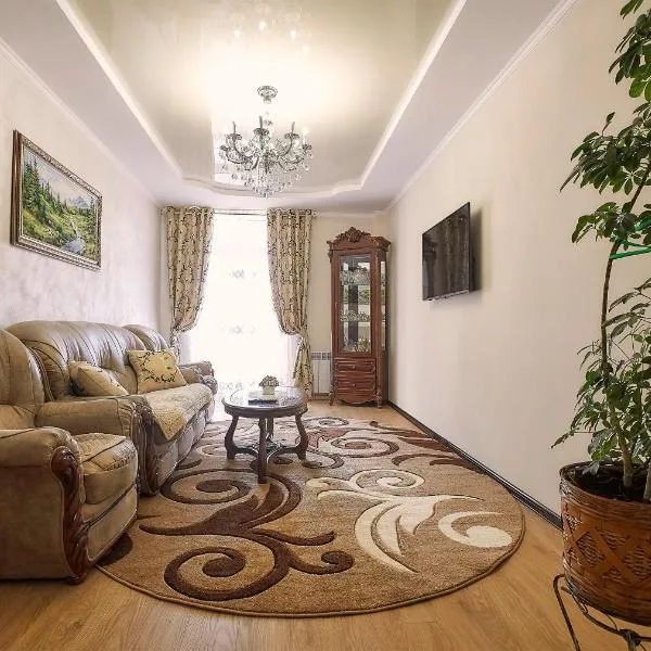 Luxury Apartament 2, ξενοδοχείο σε Skhidnitsa