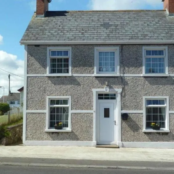 Glens of Antrim Beach House - On the Coast, hotel en Glenariff