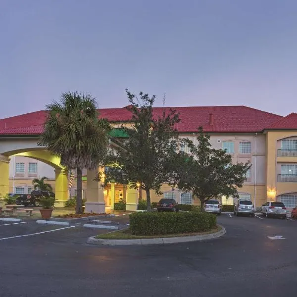 La Quinta Inn and Suites Fort Myers I-75, viešbutis mieste Fort Majersas