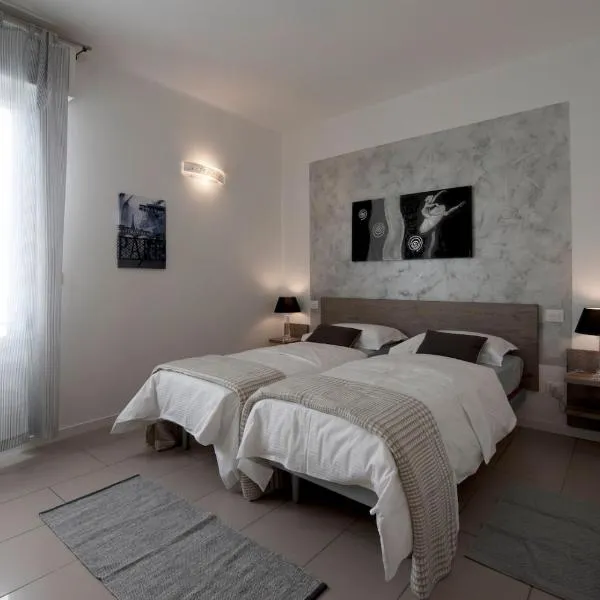 Le Suites - di fronte Ospedale Sacro Cuore, hotel Negrarban