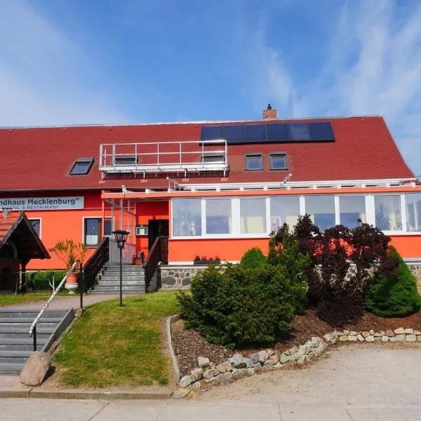 Landhaus Mecklenburg, hotelli kohteessa Waren